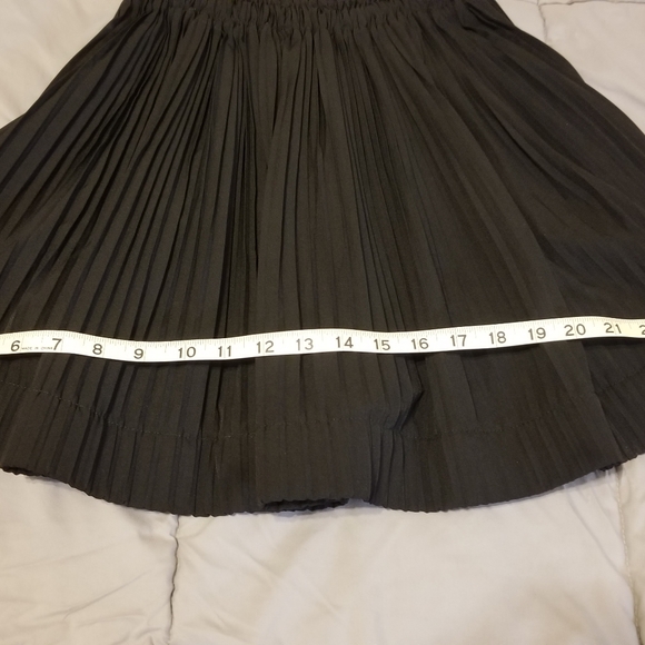 Black pleated circle a line skirt - Picture 2 of 6